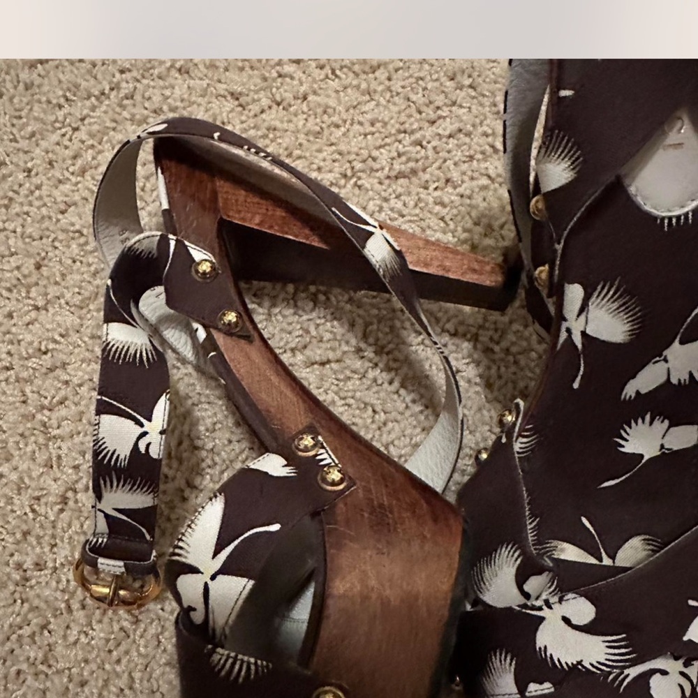 Gucci Brown and White Feather Pattern Sandals - Picture 6 of 10